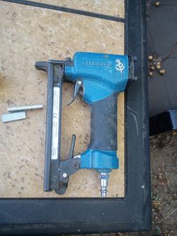 Sailrite Upholstery Stapler With staples