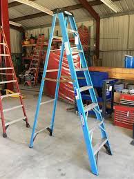 8 Ft Fiberglass Ladder  Like New