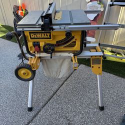 Dewault 15 amp corded compact table saw with dewault stand