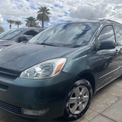 Toyota Sienna XLE 2004