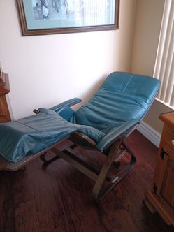 Genuine leather zero gravity chair