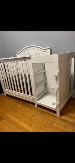 White crib