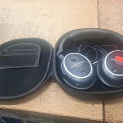 Audio-Technica ATHANC7B QuietPoint Active Noise Cancelling Headphones