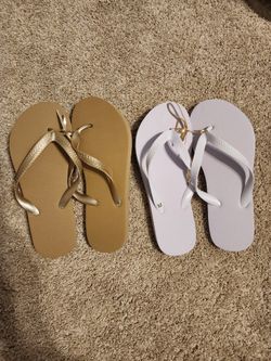 Size Medium Adult Flip Flops