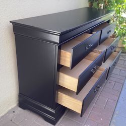 6 DRAWERS DRESSER 