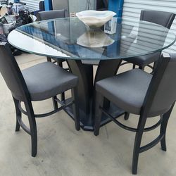 Dining room set gray with glass setting