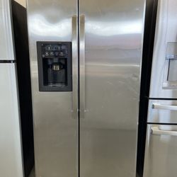 GE STAINLESS STEEL SIDE BY SIDE REFRIGERATOR 