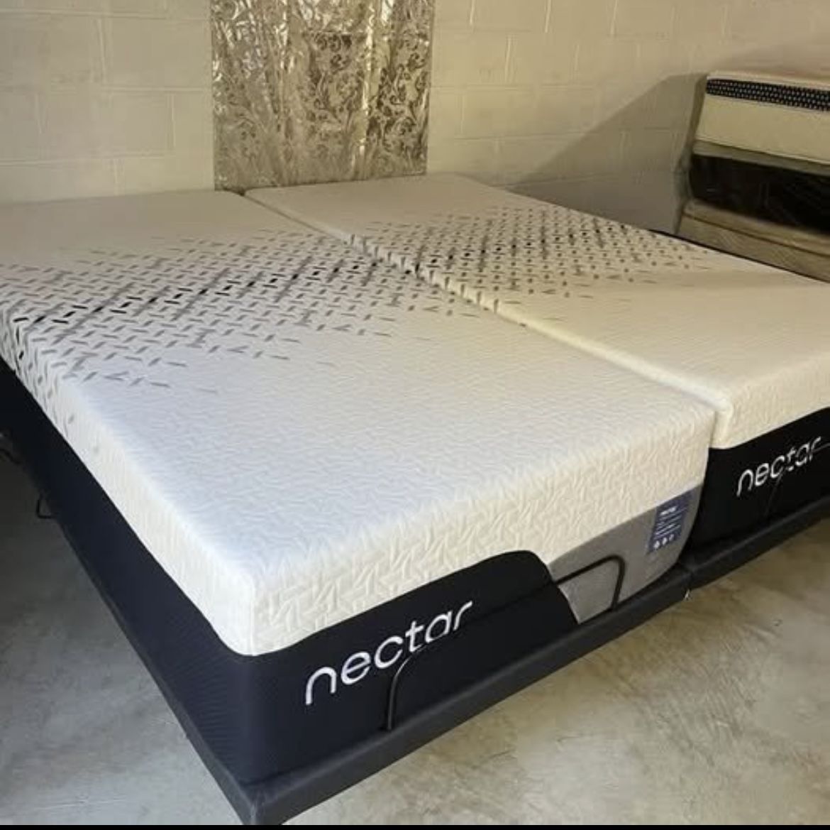 Nectar Luxe Hybrid Split King Mattress LIKE NEW