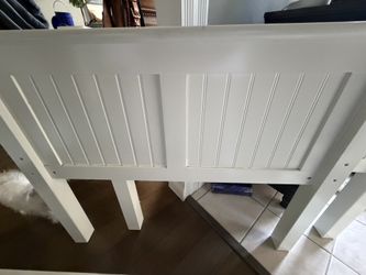 Twin Size Wooden Bed Frame. Head and Foot Board