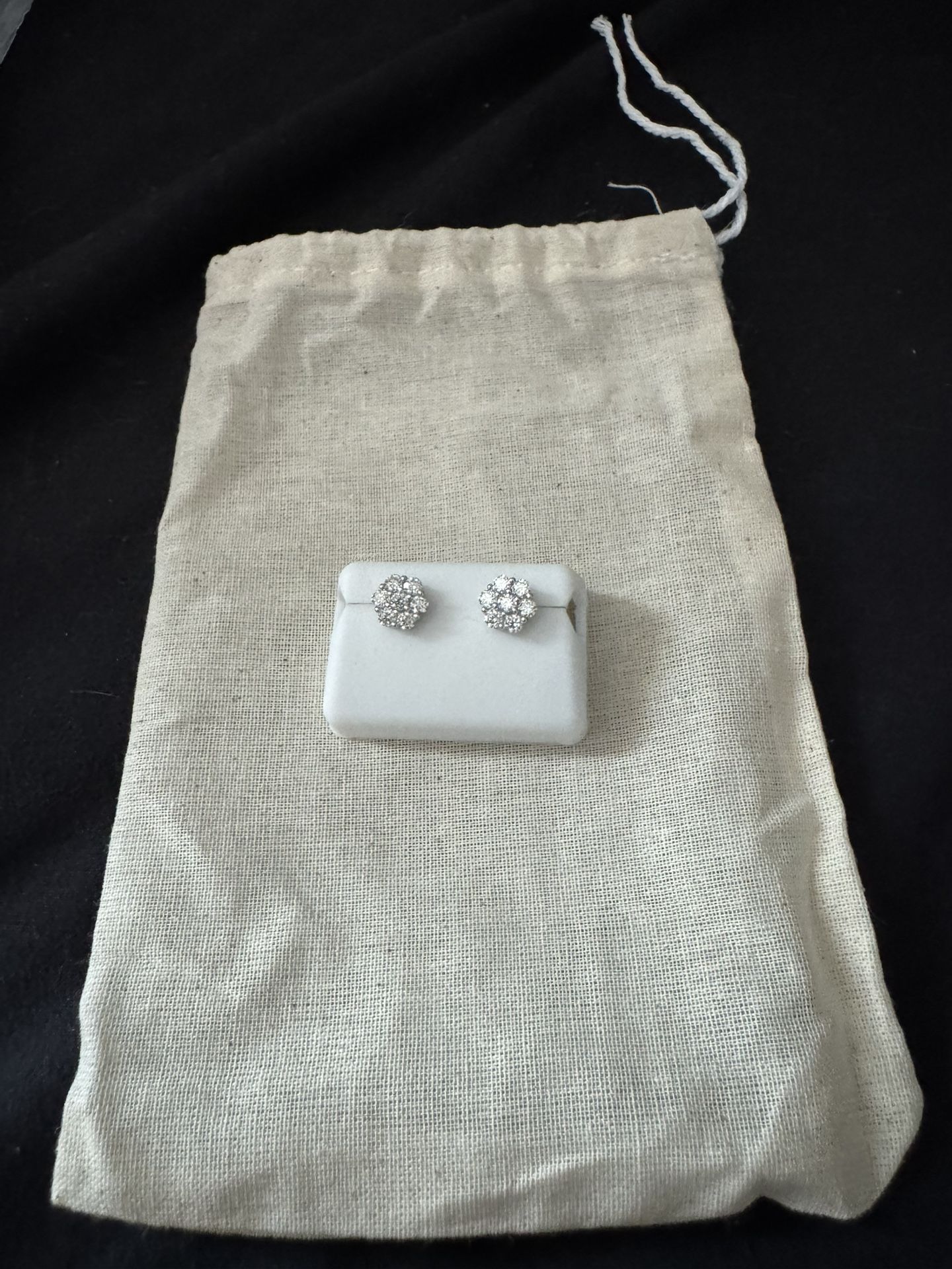 925 Sterling Silver Moissanite Studded Earrings