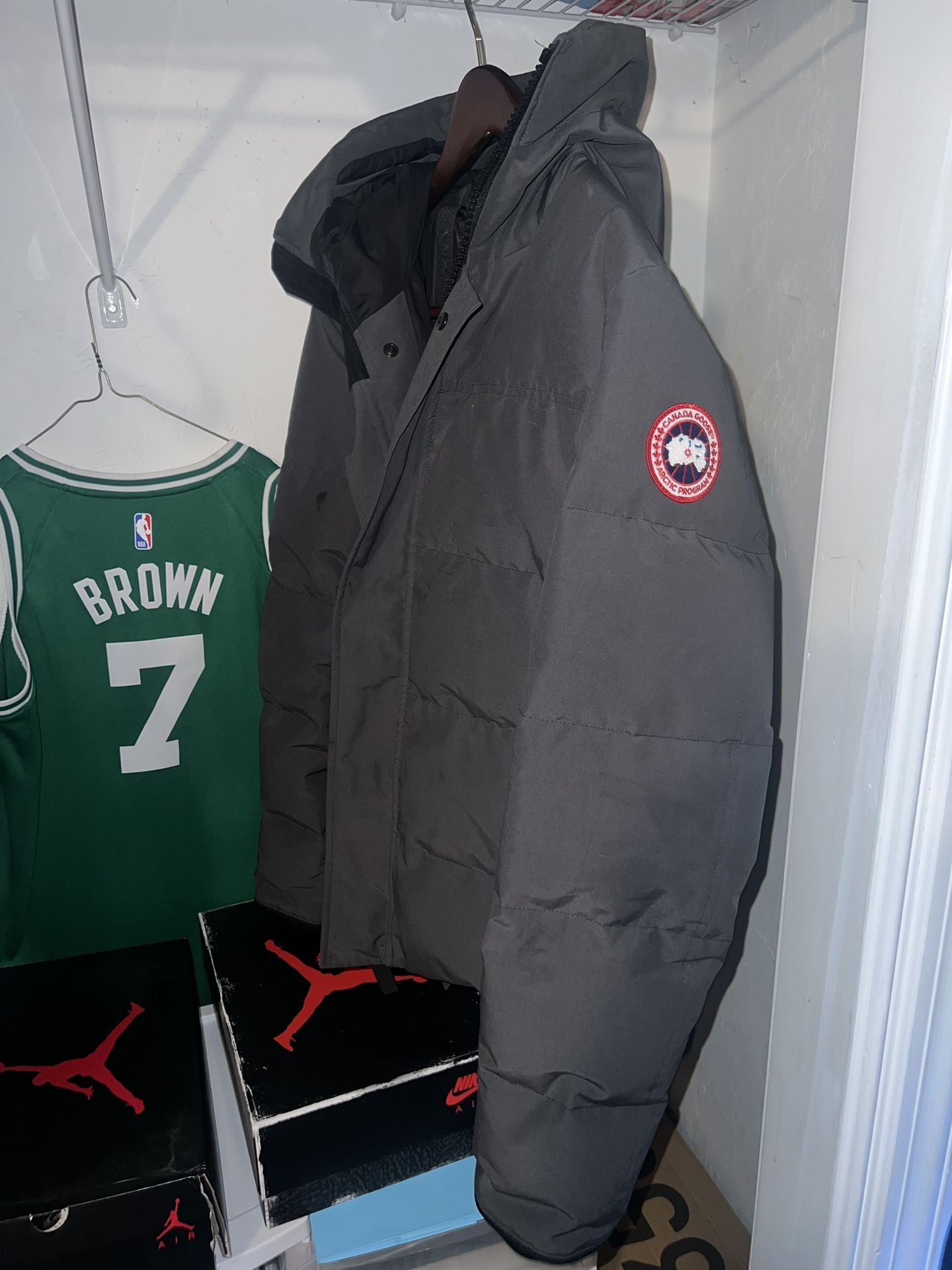 Canada Goose Size Large