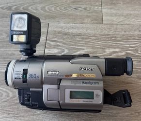 Sony DCR-TRV103 Digital8 Camcorder Huge Bundle Flash Lenses Tapes Remote Charger