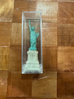 CA. 4” TALL STATUE OF LIBERTY. NEW IN PLASTIC CASE.