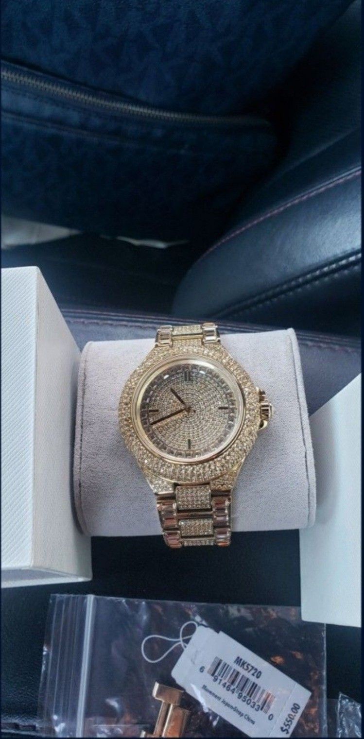 Michael Kors MK 5720 Diamond Watch display picture 3