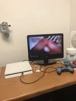 PS4 Slim w/ games NBA 2K18