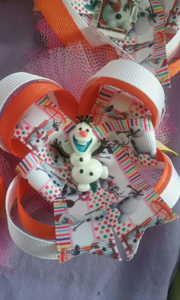 Hand made (new) Olaf clip hair bows