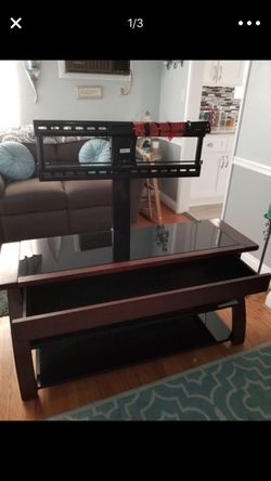 Tv stand holds up to 55’