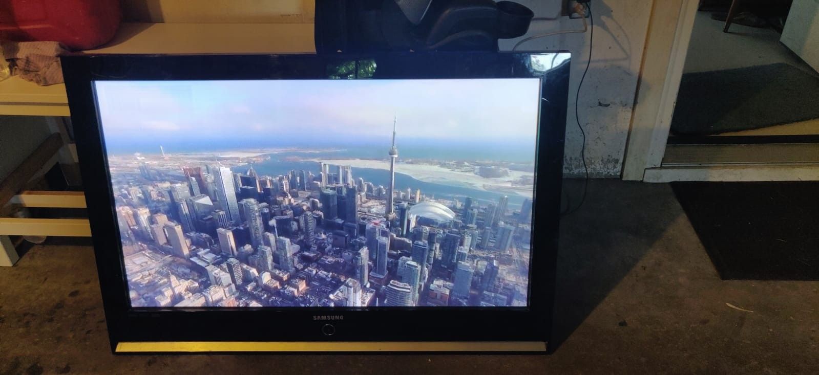 Samsung 42 Inches HD Tv