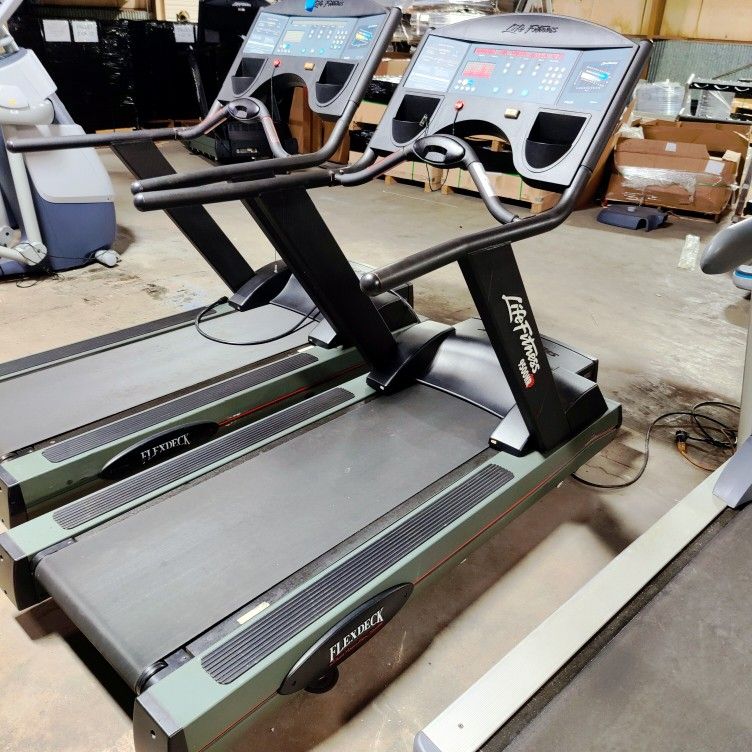 Life Fitness Treadmill 9500HR Model in Good Condition for Sale in