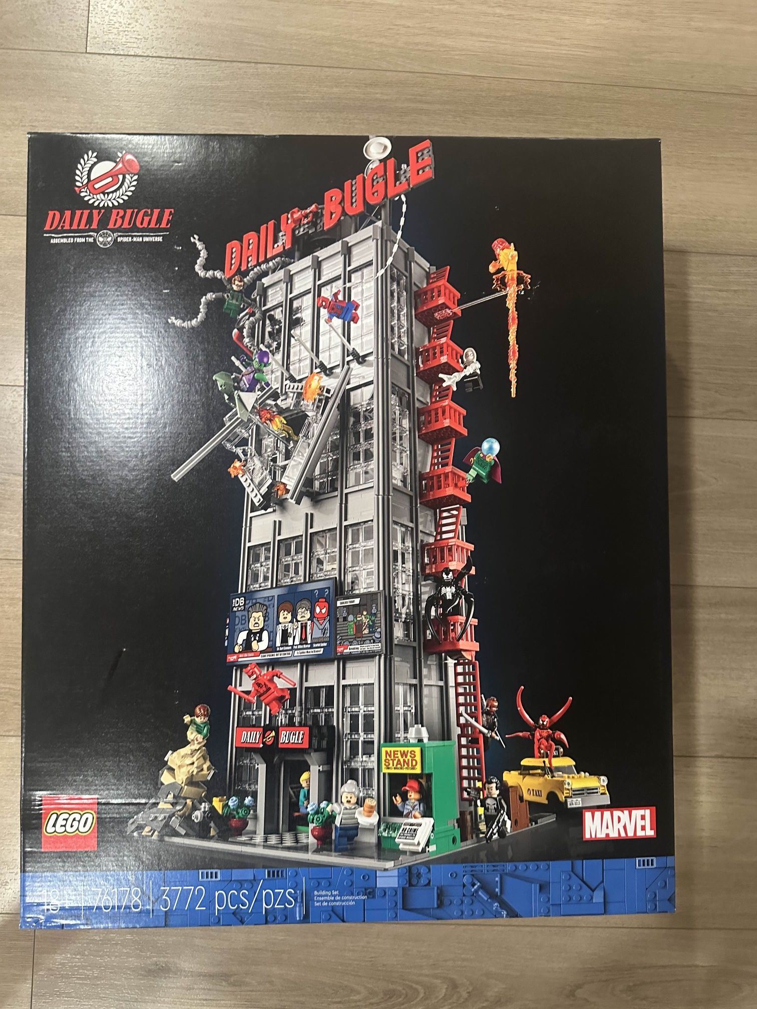 LEGO Marvel Spider-Man Daily Bugle Building Sets for Adults - Display as Office or Bookshelf Decor - Gifts for Men & Women Fans - 25 Minifigures - 761