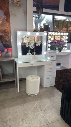 White vanity set stool included NEW