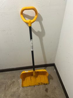 Snow shovel