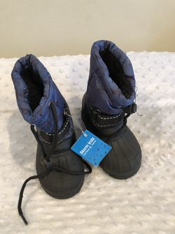 Little kids snow boots size 6 brand new