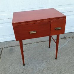 VNTG. MCM SIDE /END TABLE 
