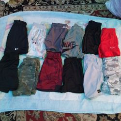 Ropa De Niño Size 7 Usado Un Par De Veces Como Nuevo Todos Por $30