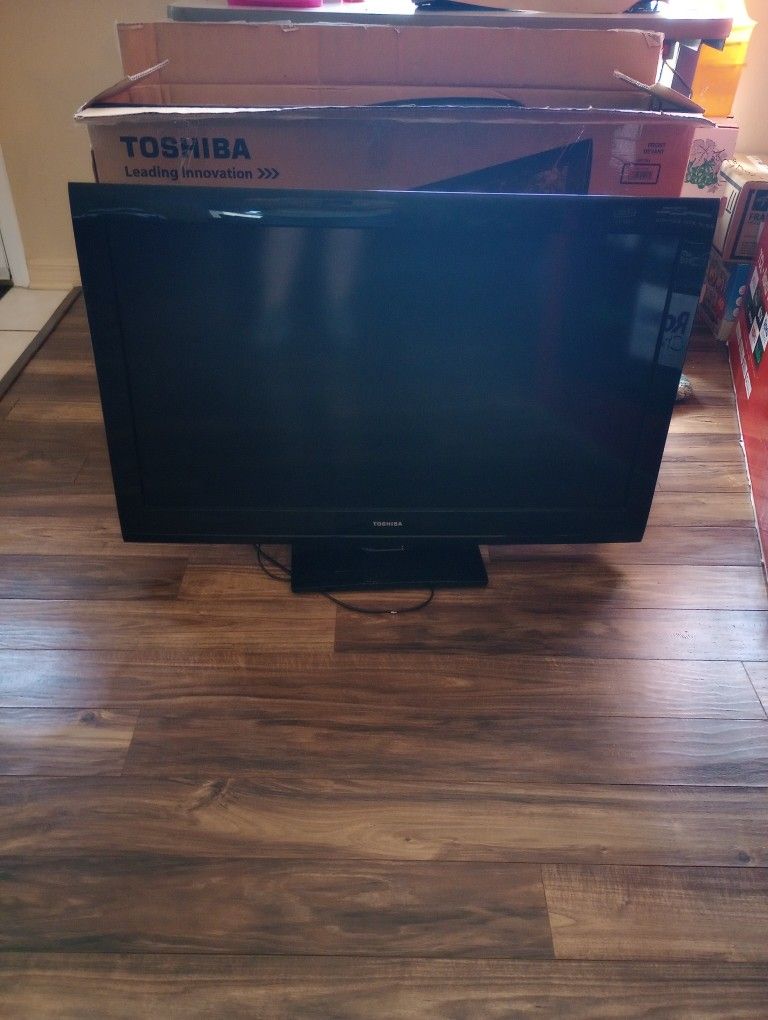 Free TV's 50' & 40'