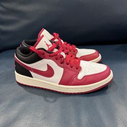 Women's Nike Jordan 1 Low Reverse Black Toe size 9