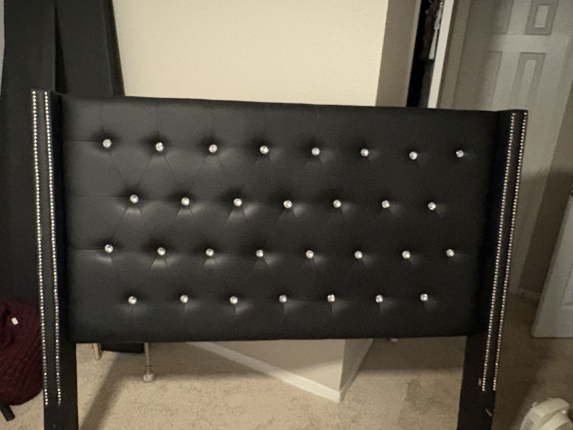 Full bed set!!! (Planks included)