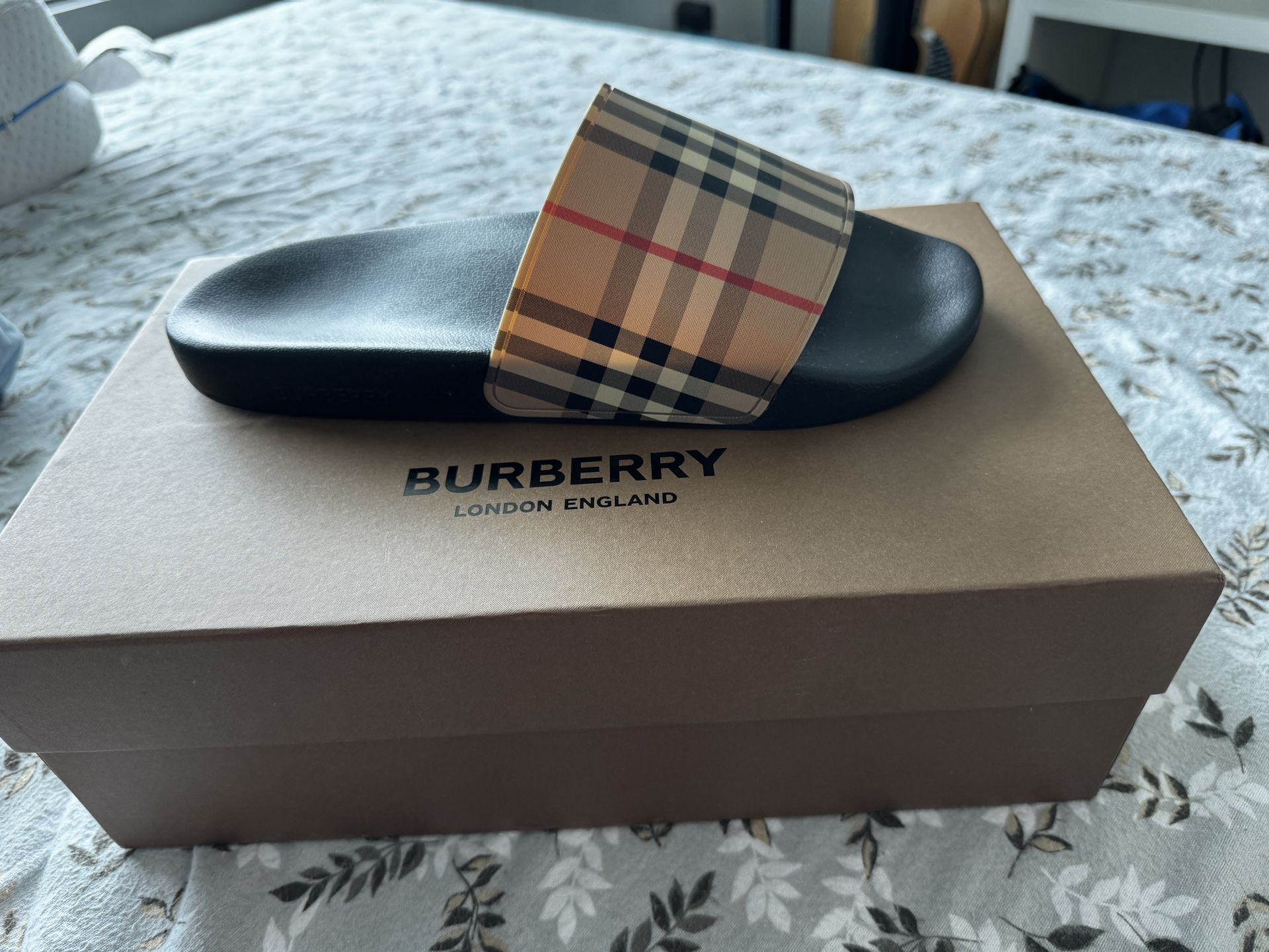 New Burberry Slides Size 9