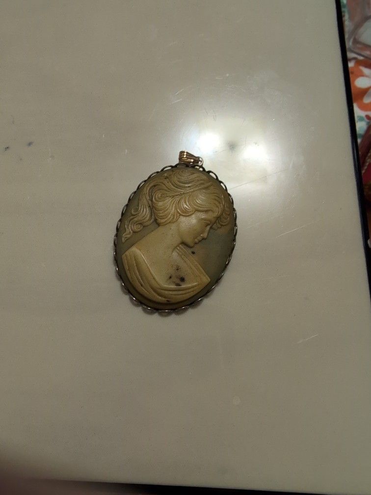 Vintage Cameo Brooch Pendant