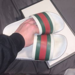 GUCCI SLIDES