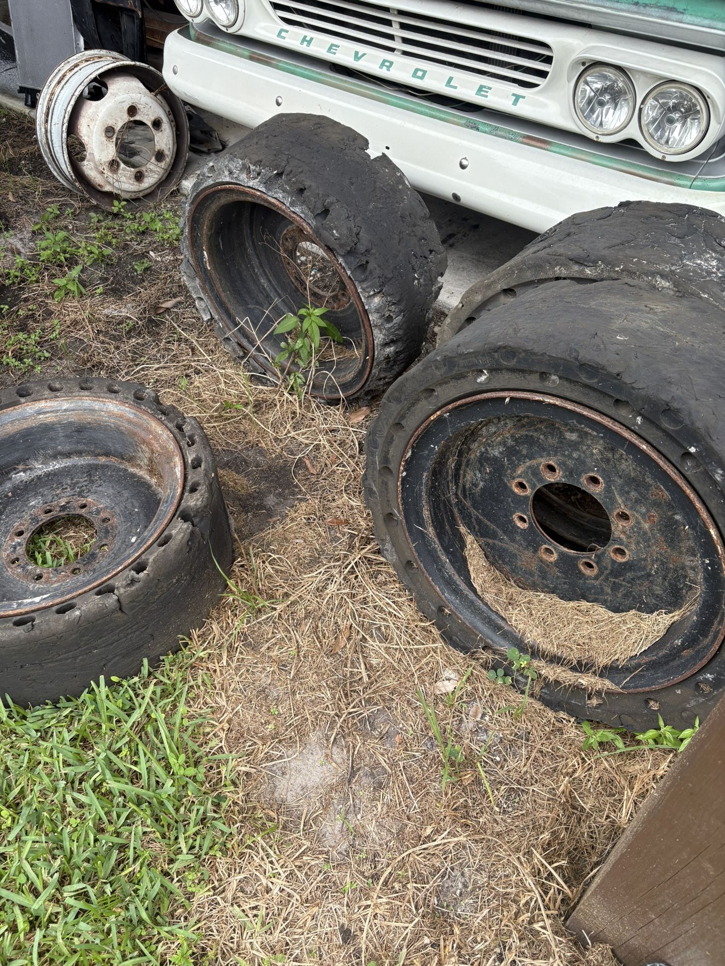 Solid Rubber Bobcat Tires