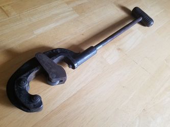Heavy duty pipe and tubing cutting tool - ( Works perfectly and is very sharp )