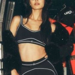 Alo Yoga Heart Throb Women's Black Two Piece Set.    Size - Medium