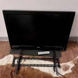40” TV  VIZIO AND FULL WALL MOUNT 