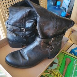 Unisa Knee High Buckle Boots Size 8 1/2 slightly Worn Very Good 