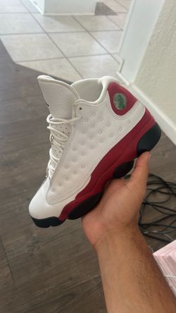 Jordan 13 chicagos size 6.5 Y with box