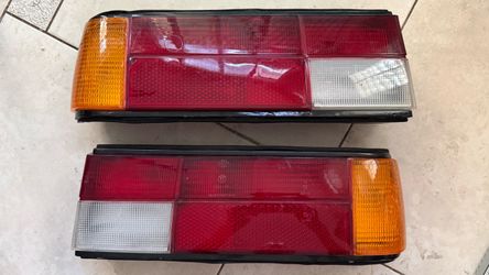 BMW E24 Tail Light Assembly Left/Right Hella OEM 1361883/1360470 633csi 635csi, Preowned, Good Shape, Missing Rear Cover On Right Side Pickup in Irvin