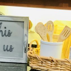 This Is us , Sign, Tray