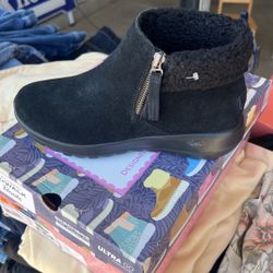 Black Sketchers new booties