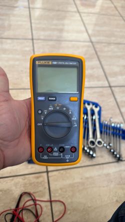 Fluke 15b+ digital multimeter