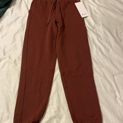 NWT Lululemon Scuba HR Jogger. Size 2. 