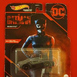Hot wheels  DC Character Cars Selina Kyle GRM31