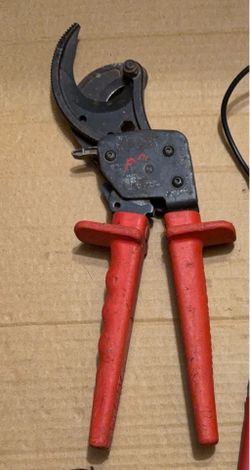 Klein Tools Ratcheting Cable Cutter, Cuts up to 600 MCM Copper/750 MCM Aluminum,