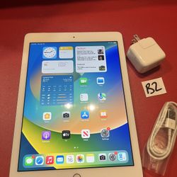Apple iPad 5th Gen 32GB WiFi+ Cellular Unlocked 9.7” iPad—White  complete 