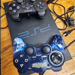 PlayStation 2 Console with 2
controller and original collector travel bag 